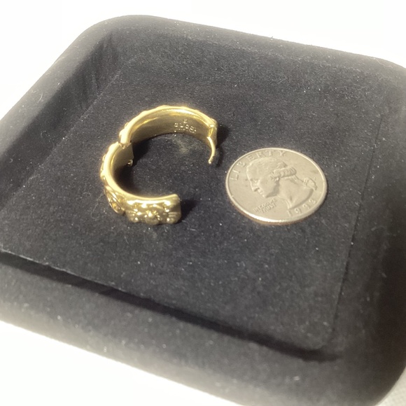 Gucci GG Vintage Floral Hoop Earrings - Picture 3 of 3